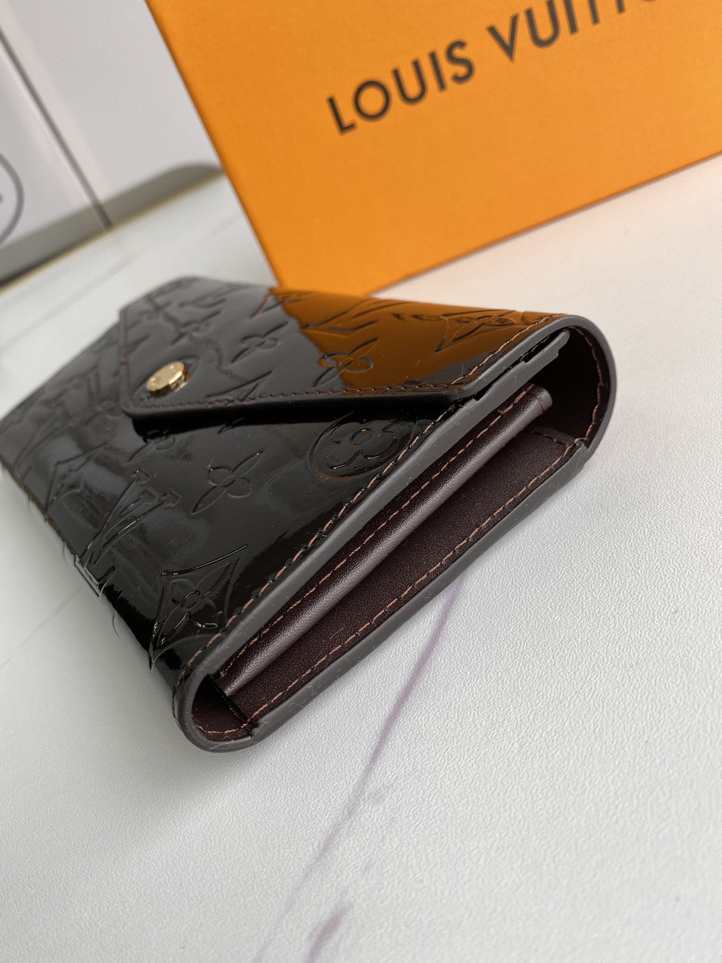 EI -New Wallets LUV 003