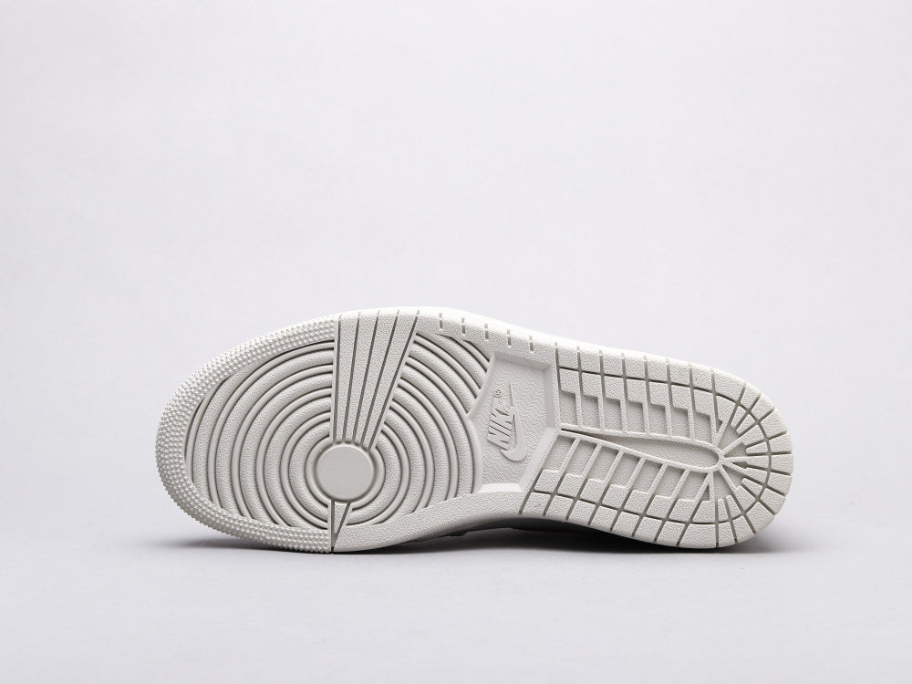 EI -AJ1 gray and white scratch shoes for women