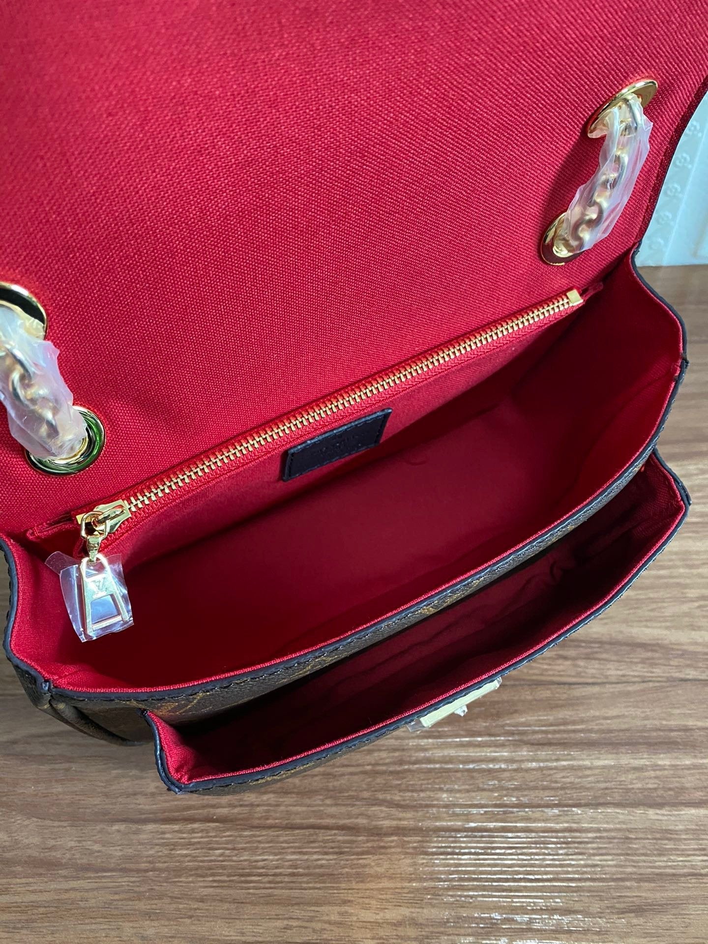 EI - Top Handbags LUV 022