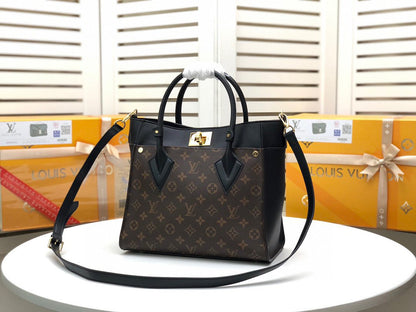 EI - Top Handbags LUV 043