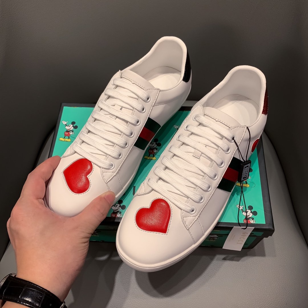 EI - GCI  ACE LEATHER SNEAKER WITH  HEART 108