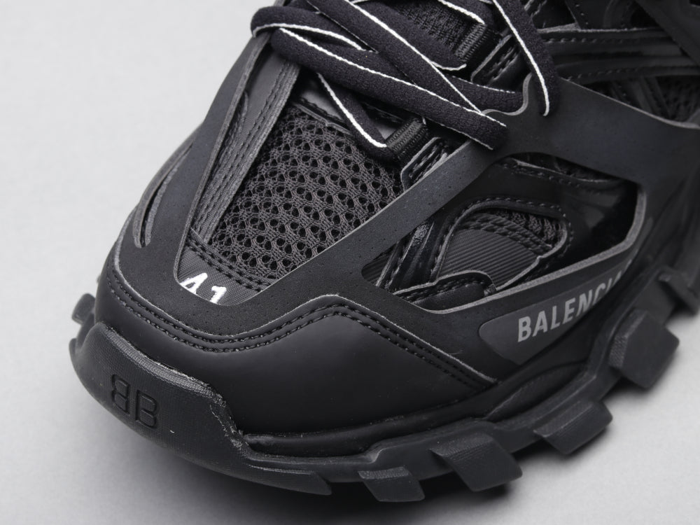 EI -Bla Track Generation DV Sneaker