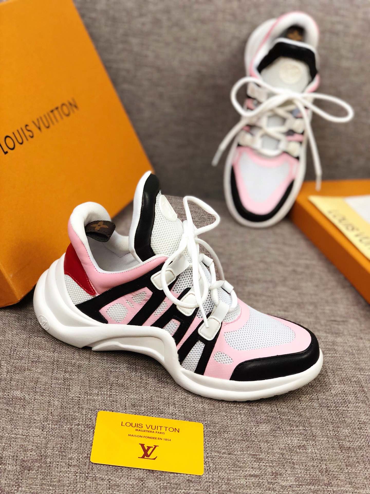 EI -LUV Archlight Pink Black Sneaker