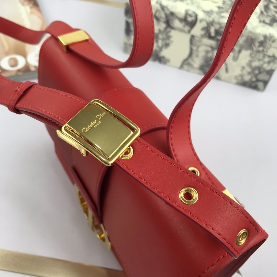 EI - Top Handbags DIR 086