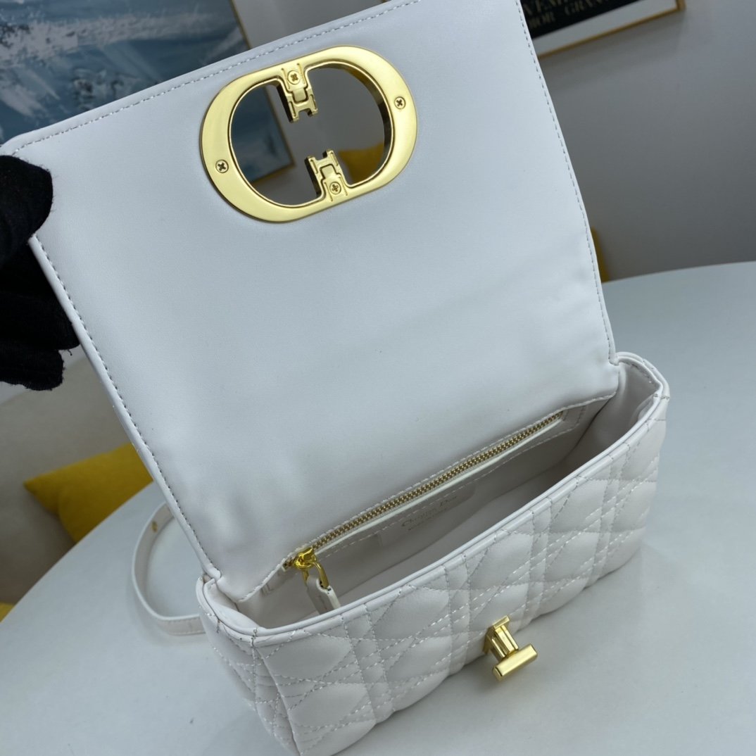 EI - Top Handbags DIR 070