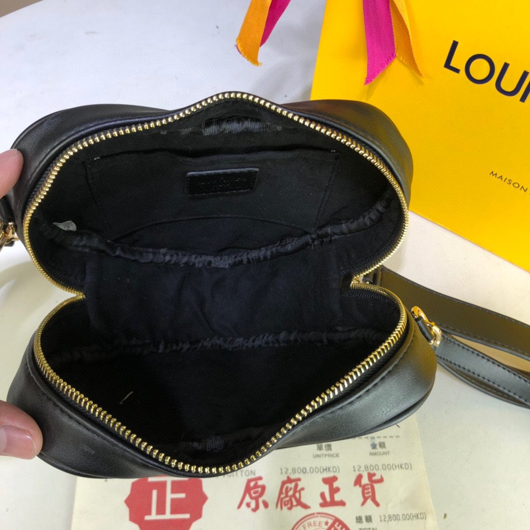 EI - Top Handbags LUV 060