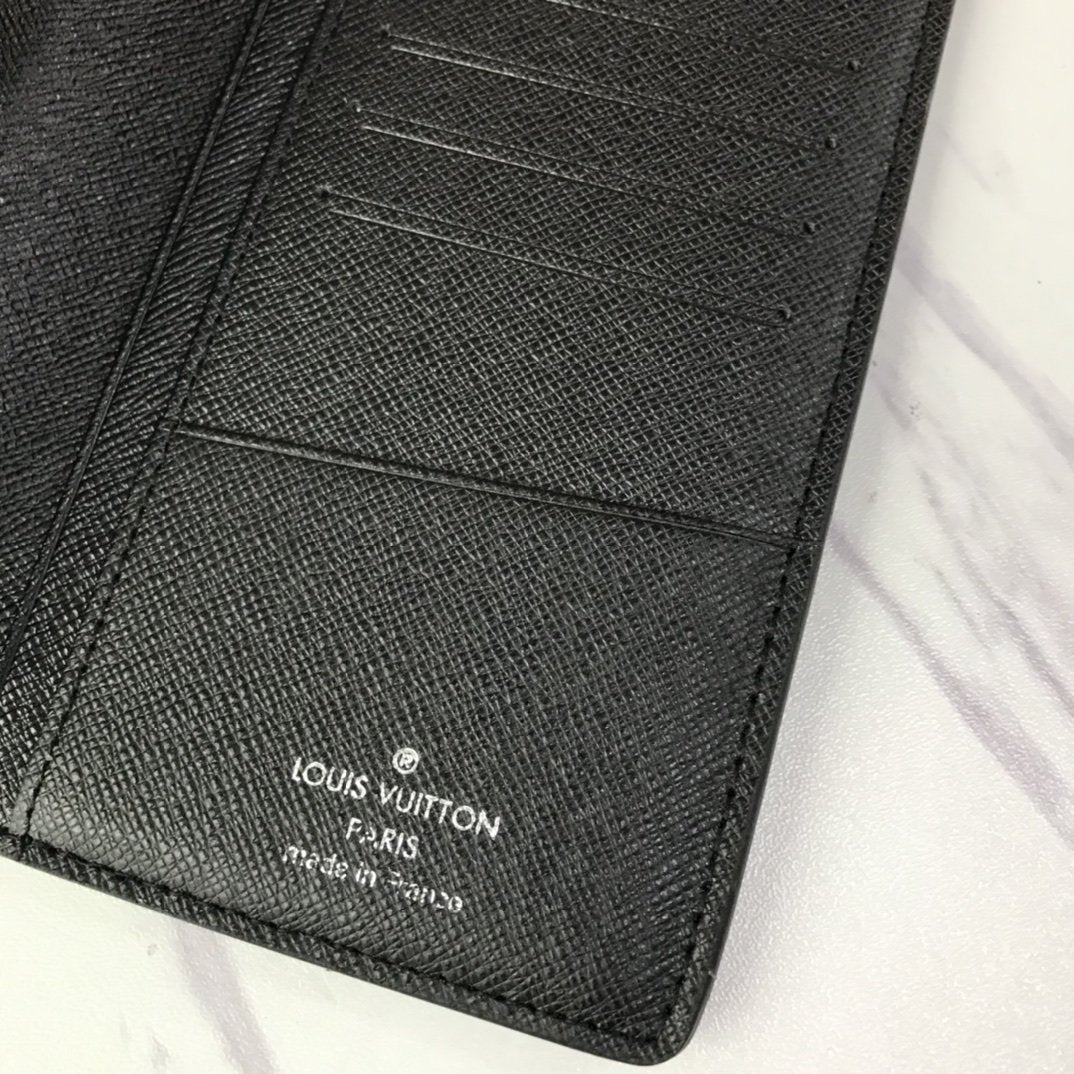 EI -New Wallets LUV 076