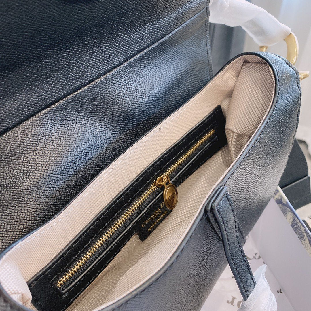 EI - Top Handbags DIR 052