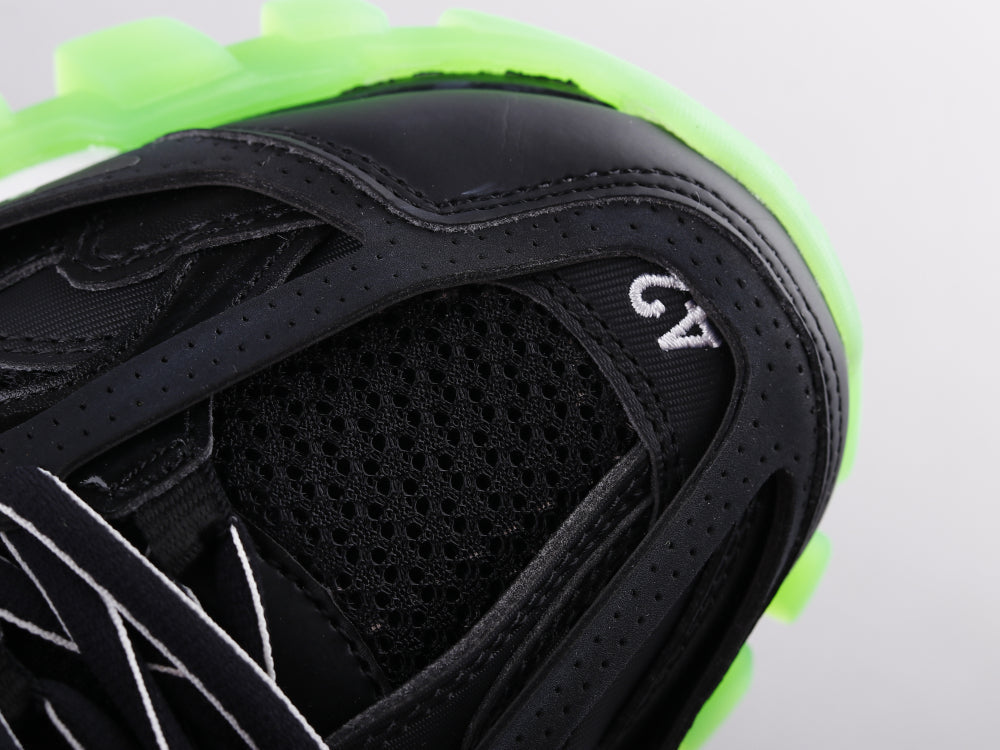 EI -Bla Track Three Generations Black Sneaker