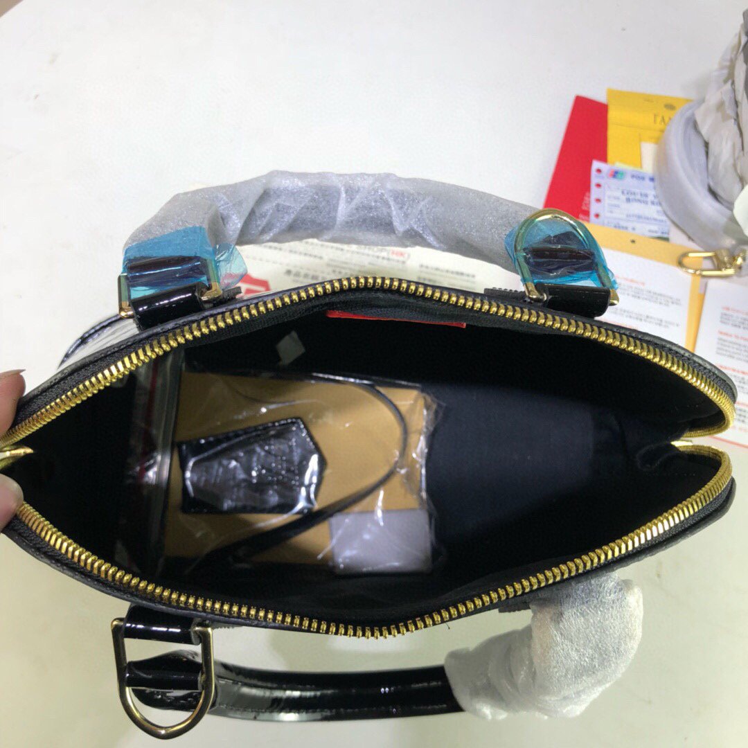 EI - Top Handbags LUV 058