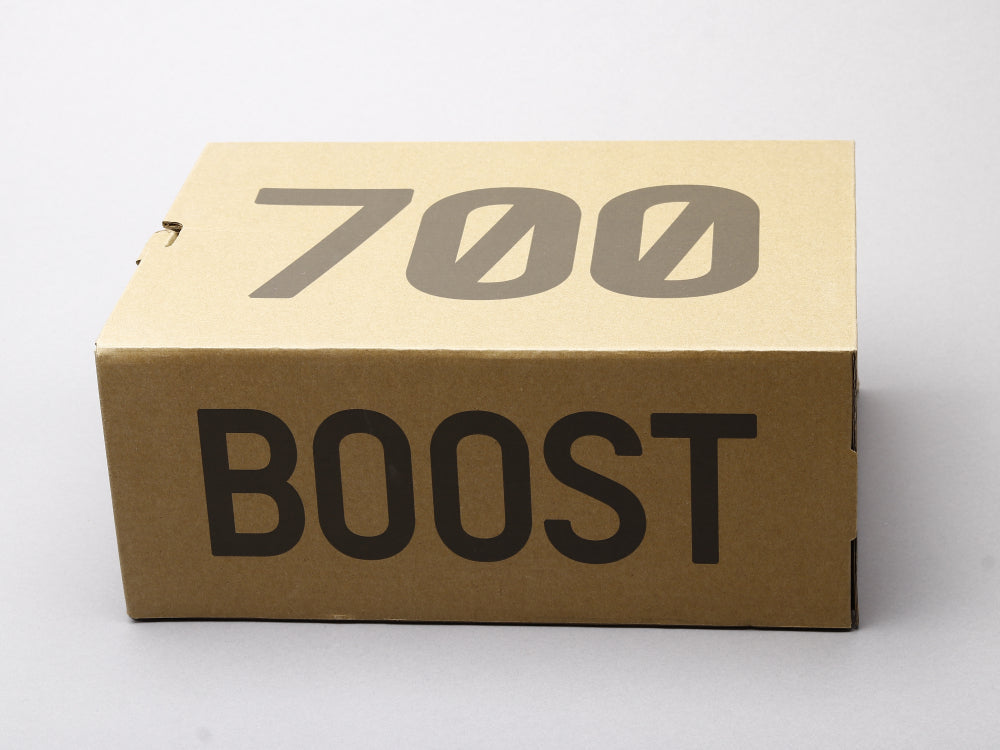 EI -Yzy 700 Dark Glow Sneaker