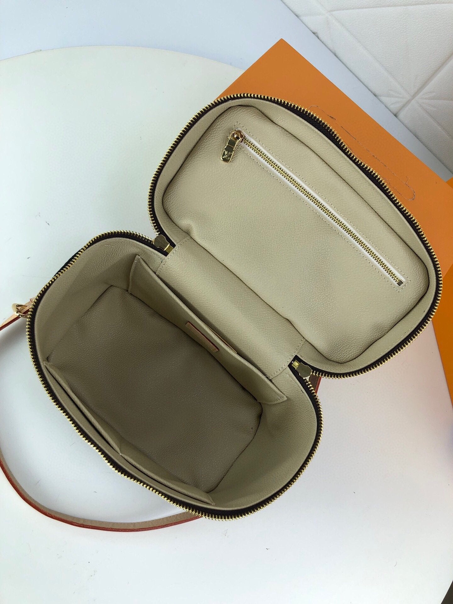 EI - Top Handbags LUV 023