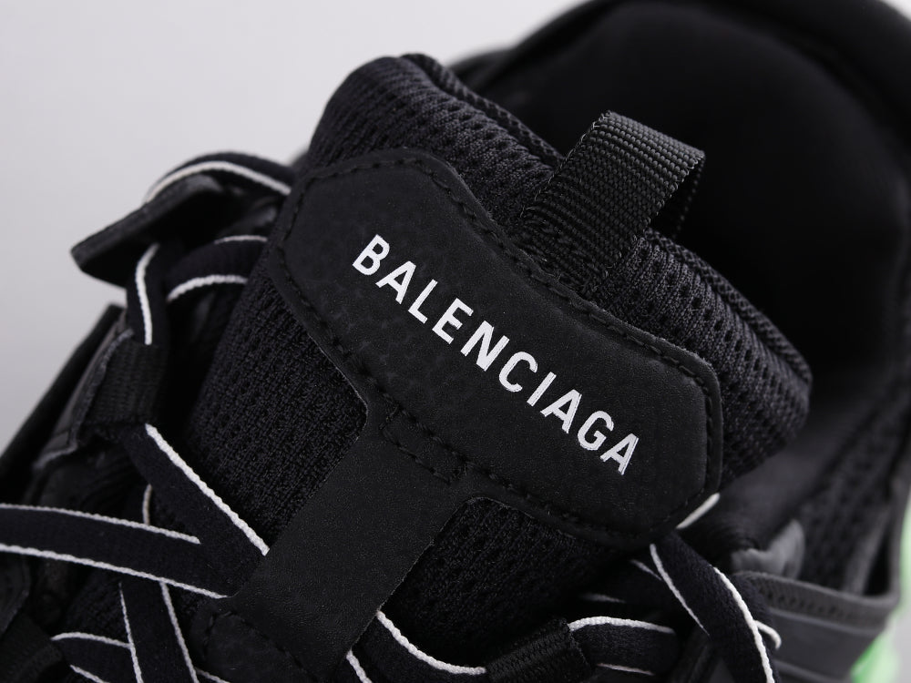 EI -Bla Track Three Generations Black Sneaker